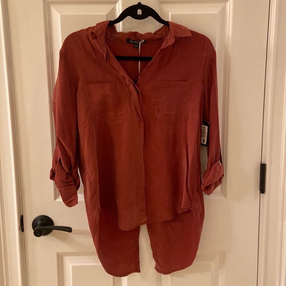 Velvet Heart Riley Shirt. NWT. Brick. Size S.